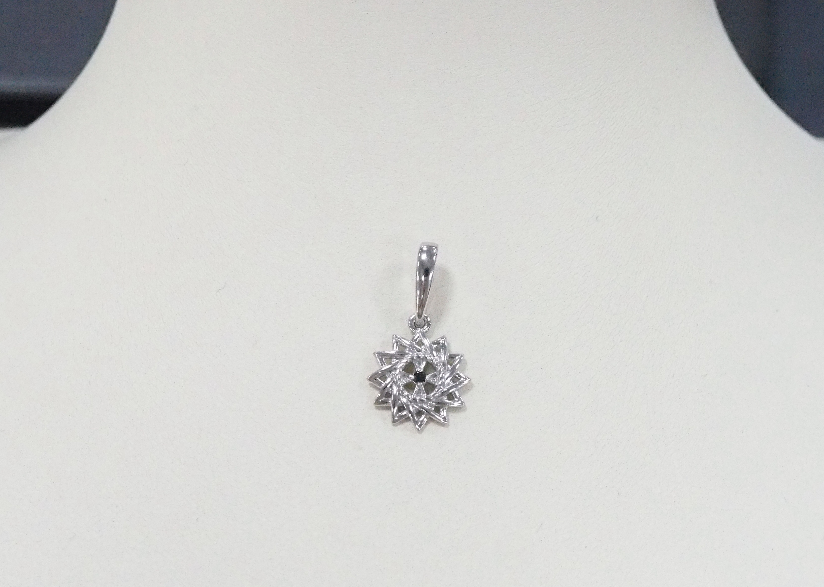 Серебряная подвеска 925 пробы; Эрцгамма; вставки 1 Бр.черн.Кр-57 0,015 7/6А;
